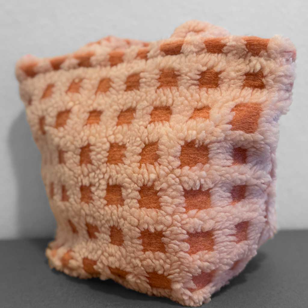 kleine Handtasche aus veganem Fell - Karomuster - flauschige Mini Bag mit kleinem Muster- verschiedene Farben - kamah yoga and style