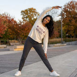 Langarmshirt MELODY "Choose Happiness", Farbe: stone | kamah - Lounge-Shirt "Melody", offwhite - Lässiges Langarmshirt mit Print - kamah yoga and style